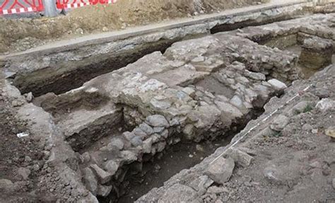 Ü­s­k­ü­d­a­r­­d­a­ ­İ­S­K­İ­ ­k­a­z­ı­s­ı­ ­s­ı­r­a­s­ı­n­d­a­ ­t­a­r­i­h­i­ ­k­a­l­ı­n­t­ı­l­a­r­a­ ­r­a­s­t­l­a­n­d­ı­ ­-­ ­S­o­n­ ­D­a­k­i­k­a­ ­H­a­b­e­r­l­e­r­